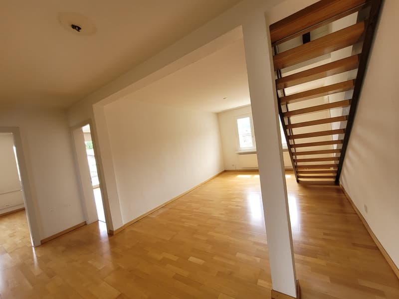 Grosszügige 5.5-Zimmer-Maisonette-Dachwohnung mit Terrasse, Balkon und viel Charme (12)