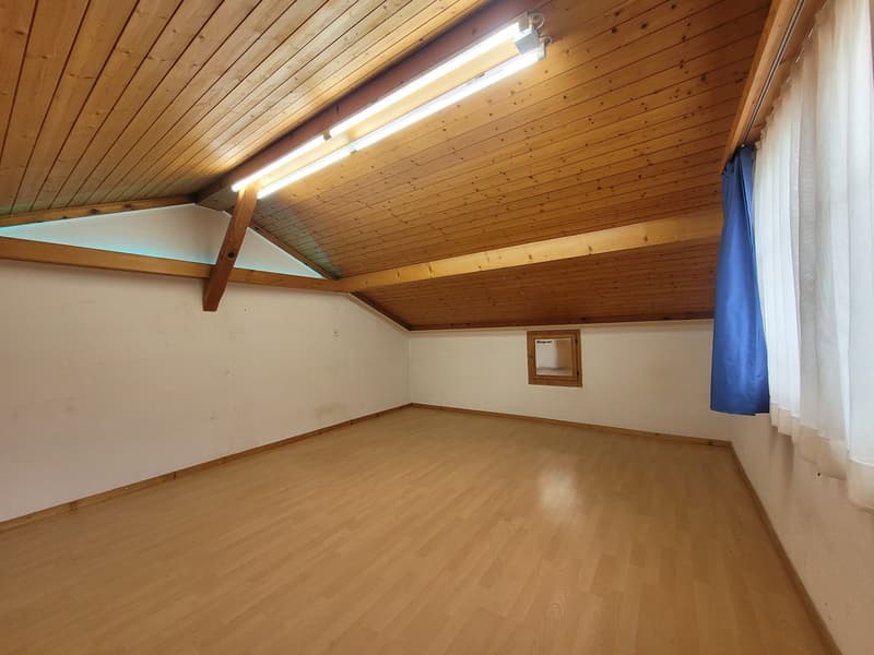 Gewerbelokal mit Rampe und schöner Aussicht in Disentis/Mustér – sofort verfügbar (2)