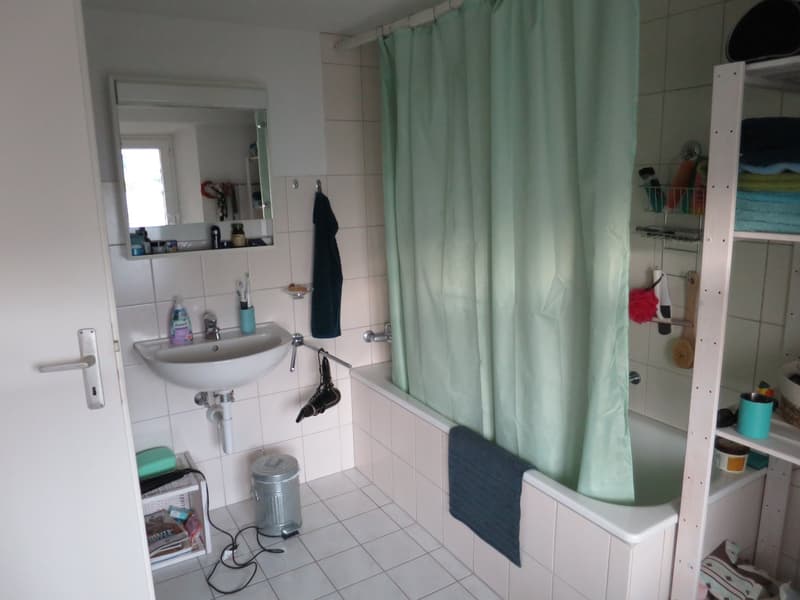 Grosse 4.5-Zimmer-Wohnung in Läufelfingen – ruhige Lage mit Balkon und Aussicht ins Grüne (11)