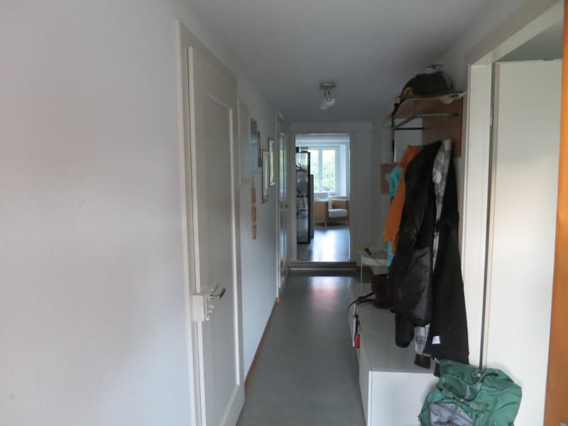 Grosse 4.5-Zimmer-Wohnung in Läufelfingen – ruhige Lage mit Balkon und Aussicht ins Grüne (4)