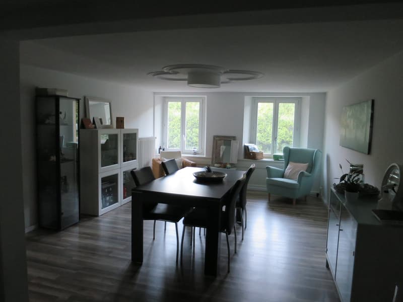 Grosse 4.5-Zimmer-Wohnung in Läufelfingen – ruhige Lage mit Balkon und Aussicht ins Grüne (2)