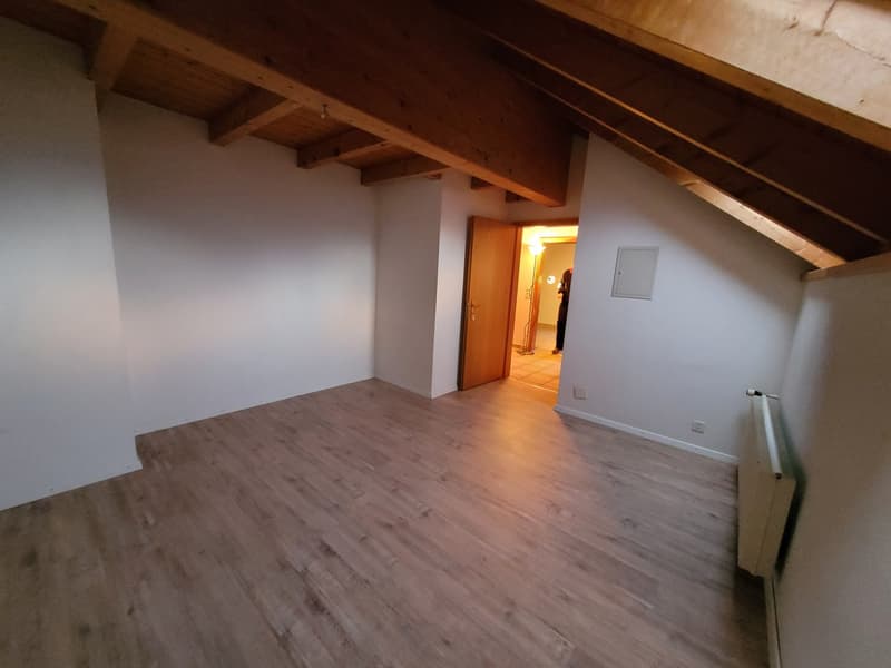 Charmante 4.5-Zimmer-Dachwohnung an der Hauptstrasse in Läufelfingen (9)