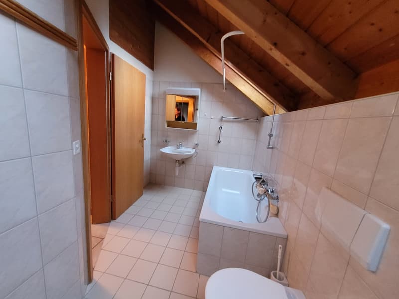 Charmante 4.5-Zimmer-Dachwohnung an der Hauptstrasse in Läufelfingen (7)