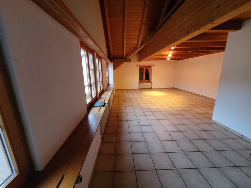 Charmante 4.5-Zimmer-Dachwohnung an der Hauptstrasse in Läufelfingen (2)