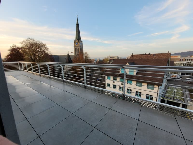 Helle 4.5-Zimmer-Dachwohnung mit Balkon und schöner Aussicht in Wetzikon (5)