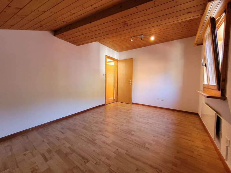 grosse 3.5-Zimmer-Dachwohnung in Tamins – Sofort verfügbar! (5)