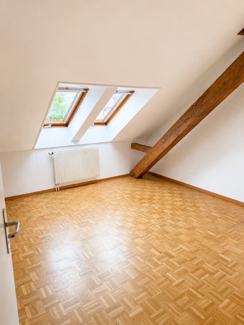 Appartement de 2.5 pièces à Travers avec ascenceur (4)