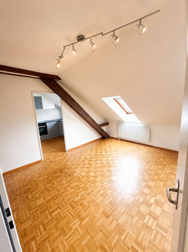 Appartement de 2.5 pièces à Travers avec ascenceur (2)