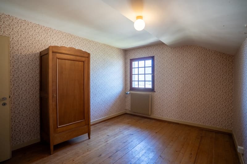 Maison de caractère avec 2 appartements et vaste parcelle à Chamoson (11)