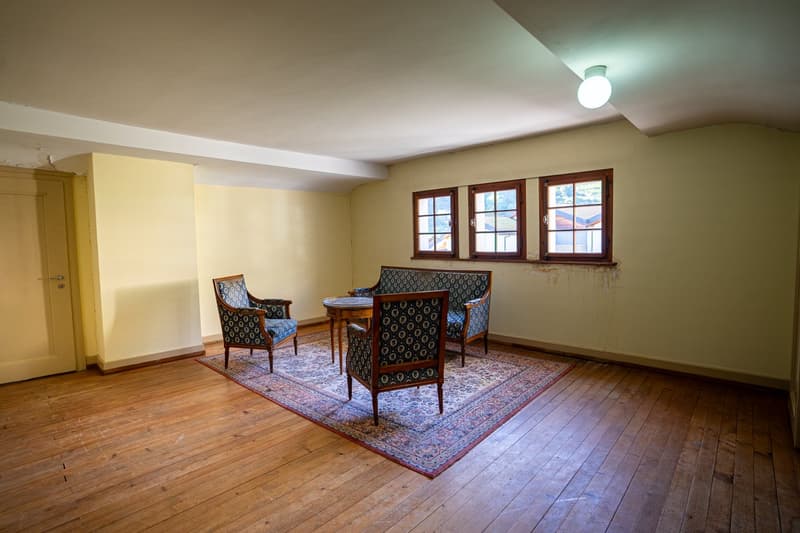 Maison de caractère avec 2 appartements et vaste parcelle à Chamoson (10)