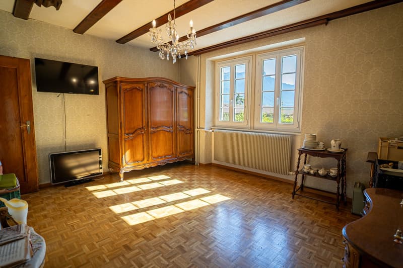 Maison de caractère avec 2 appartements et vaste parcelle à Chamoson (6)