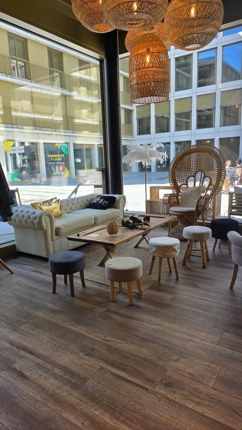 Café moderne et chaleureux à remettre à Sion (2)