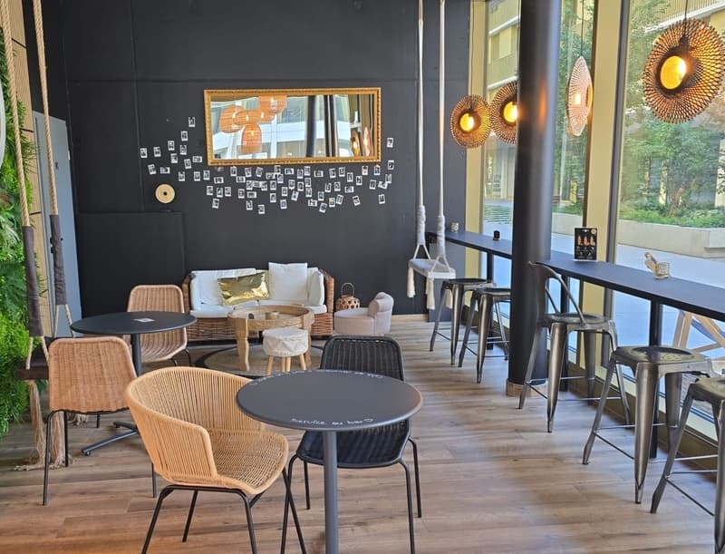 Café moderne et chaleureux à remettre à Sion (3)