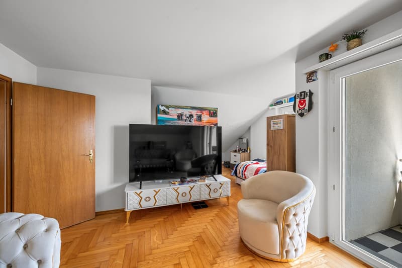 Zentral gelegene 3.5-Zimmerwohnung im Dachgeschoss für Privatnutzer oder Investoren (3)