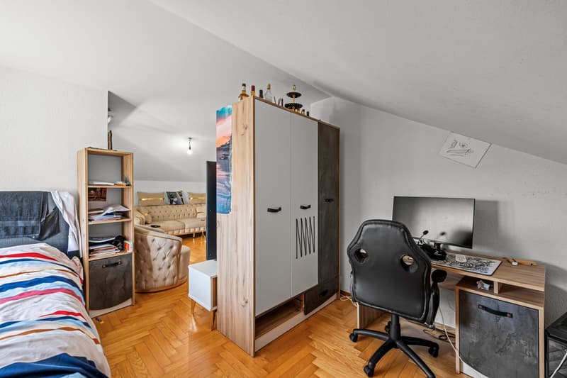 Zentral gelegene 3.5-Zimmerwohnung im Dachgeschoss für Privatnutzer oder Investoren (4)