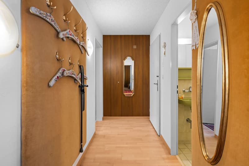 Ruhig gelegene 4.5-Zimmerwohnung mit 3 Nebenräumen und Sanierungspotenzial (12)