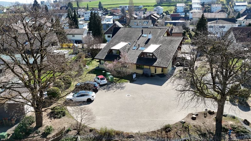 Propriété résidentielle et commerciale charmante dans un emplacement central à Gurmels (2)