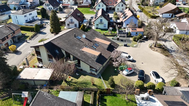 Propriété résidentielle et commerciale charmante dans un emplacement central à Gurmels (1)