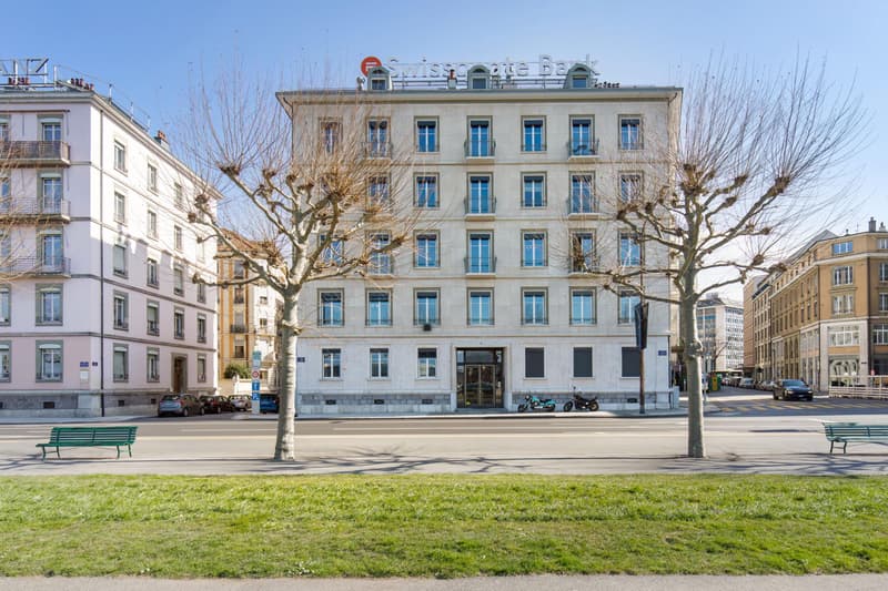 Magnifique appartement de standing de 8.5 pièces avec balcons et vue sur le lac (1)