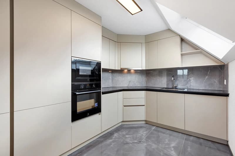 5.5-Zimmer-Dachwohnung mit Cheminée in Bonau (2)