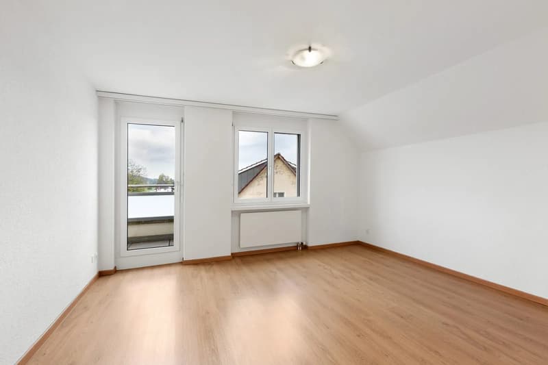 5.5-Zimmer-Dachwohnung mit Cheminée in Bonau (8)