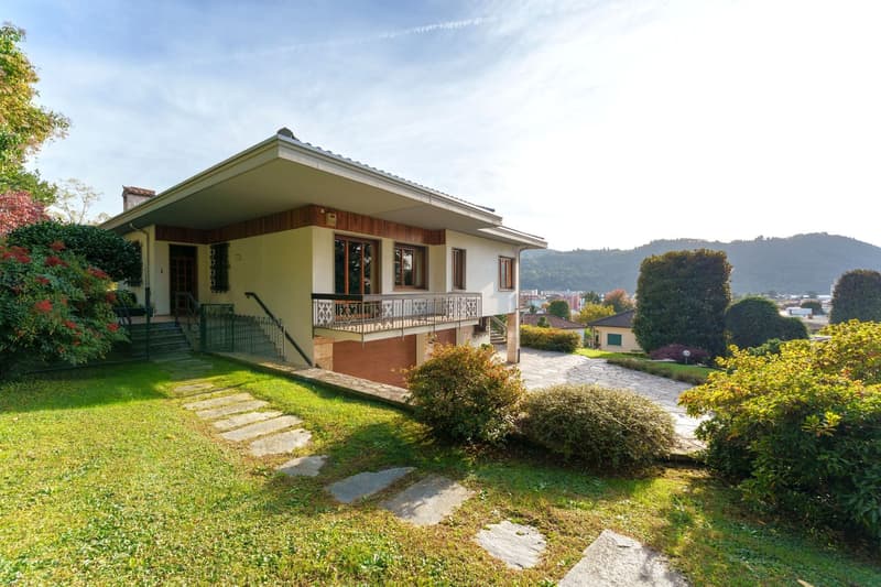 Elegante villa di 9.5 locali con vista panoramica a Morbio Inferiore (14)