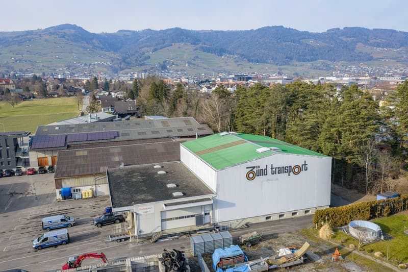 Proprietà commerciale con magazzino a scaffalatura alta (7)