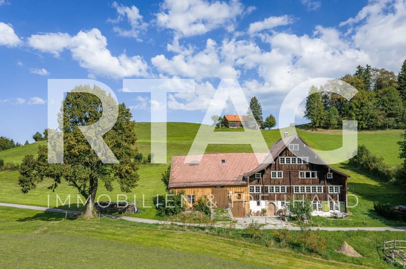Historisches Wohnhaus mit Scheune und Wald (1)
