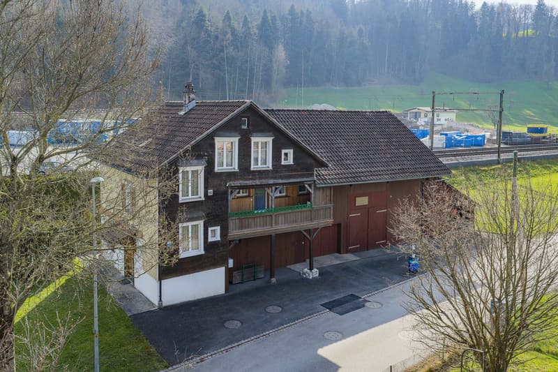 Einfamilienhaus mit Scheune (2)