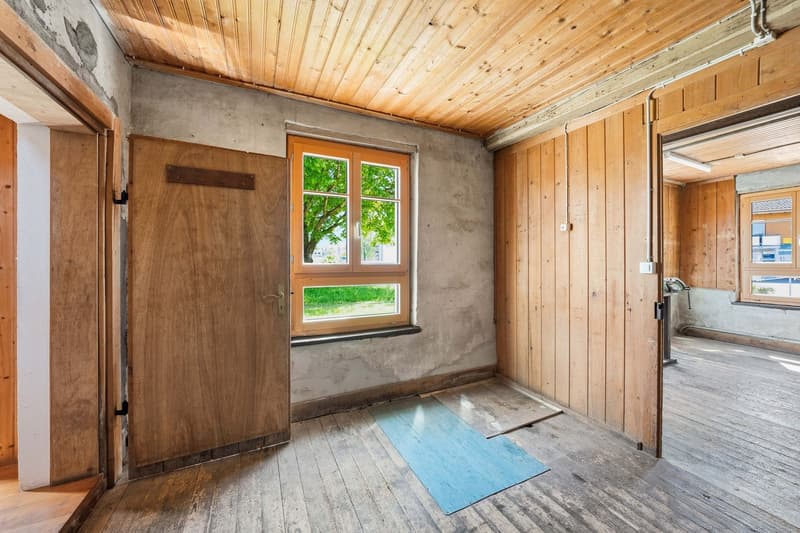 Einfamilienhaus mit Doppelgarage, Scheune und separater Remise (10)
