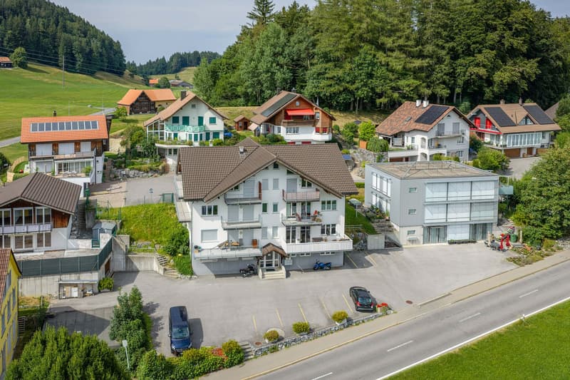 Aussenparkplatz (2)