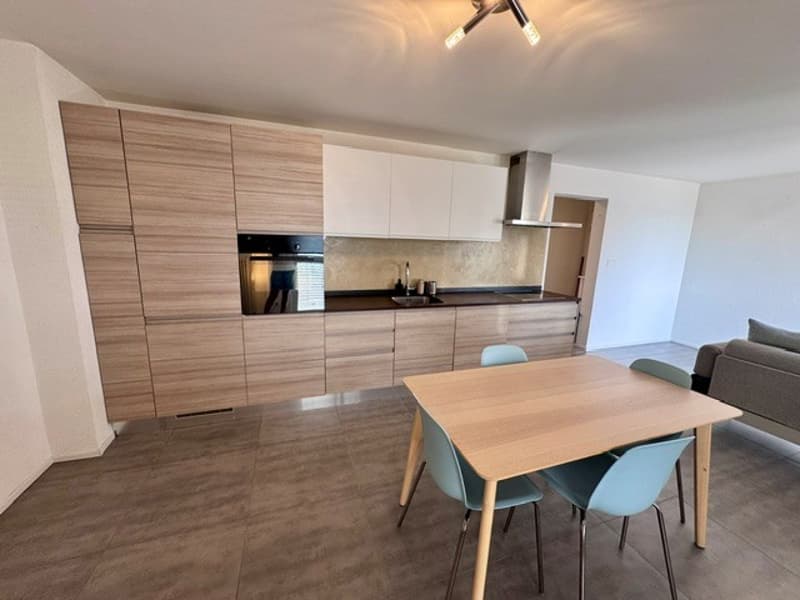Charmant appartement de 3 pièces avec balcon et vue à Neuchâtel (3)