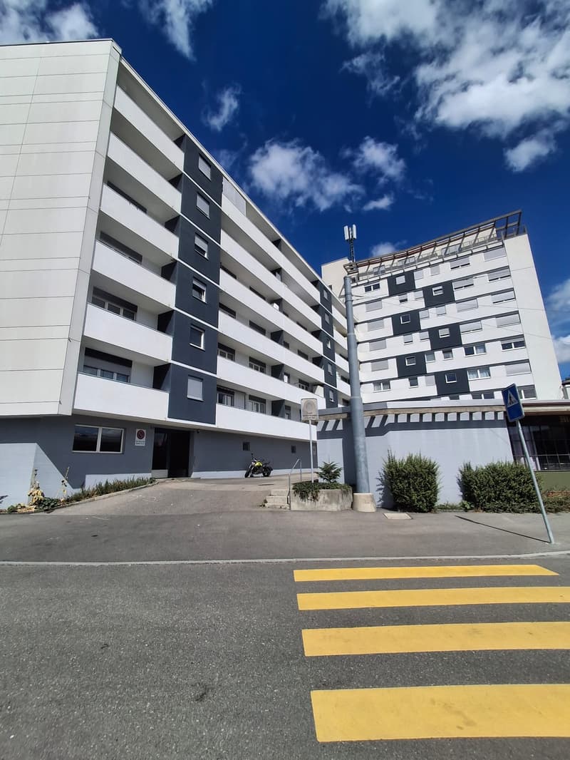 Appartement 3.5 pièces lumineux avec balcon à La Chaux-de-Fonds (1)