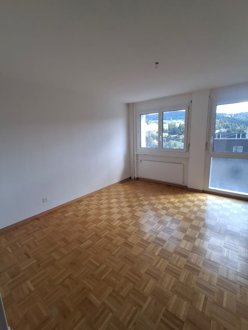 Appartement lumineux de 2.5 pièces avec balcon à Le Locle (4)