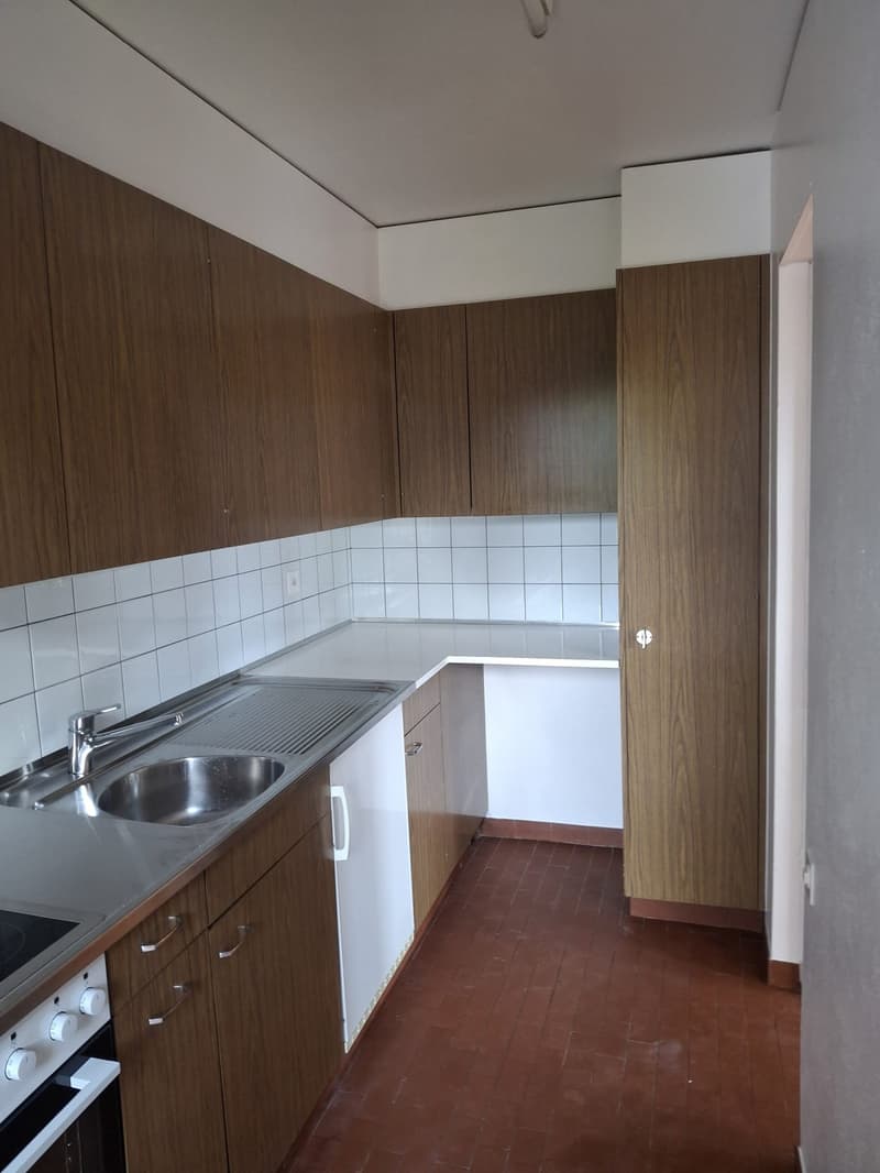 Appartement lumineux de 2.5 pièces avec balcon à Le Locle (8)