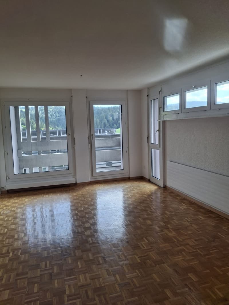 Appartement lumineux de 2.5 pièces avec balcon à Le Locle (2)