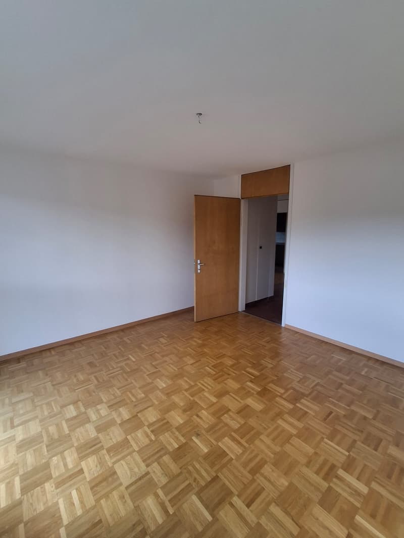 Appartement lumineux de 2.5 pièces avec balcon à Le Locle (3)