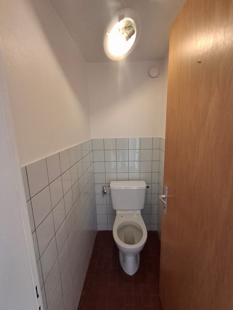Appartement lumineux de 2.5 pièces avec balcon à Le Locle (5)