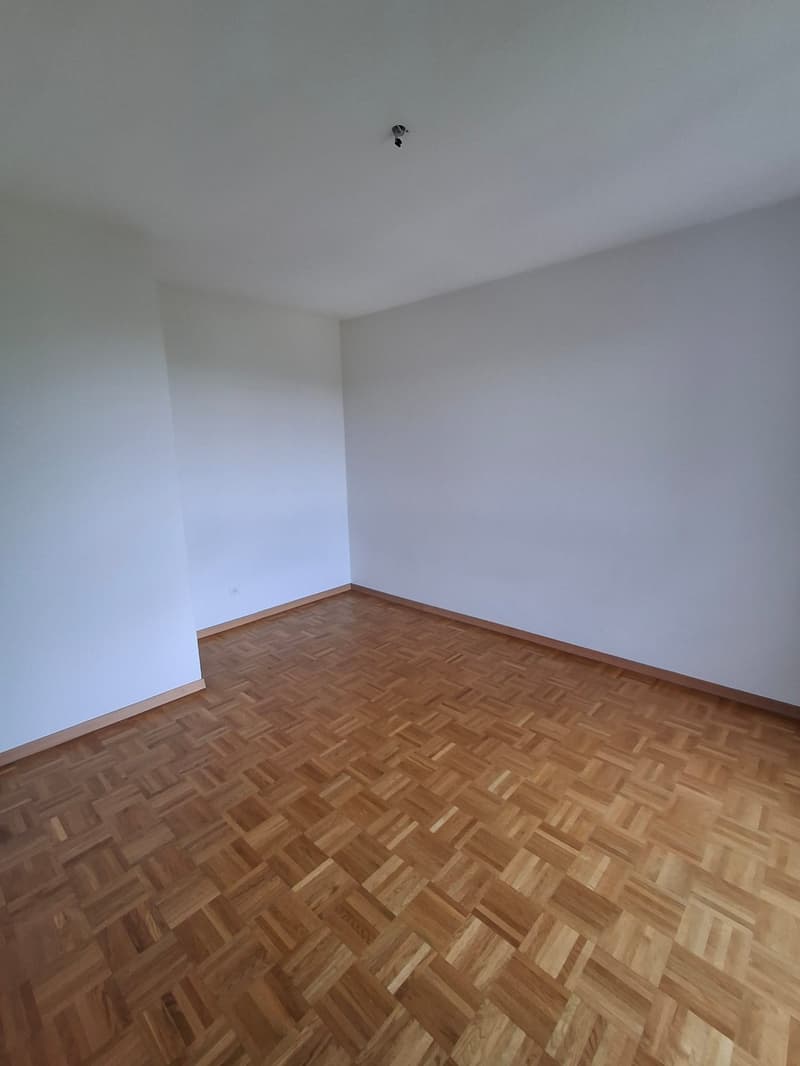 Appartement lumineux de 3.5 pièces avec balcon au Locle (12)