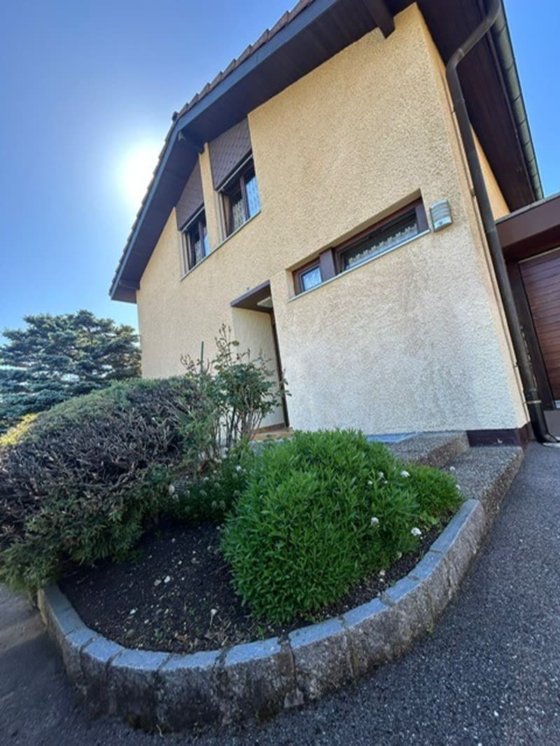Maison mitoyenne lumineuse et calme à Bassecourt – 5 pièces avec garage et terrasse (1)