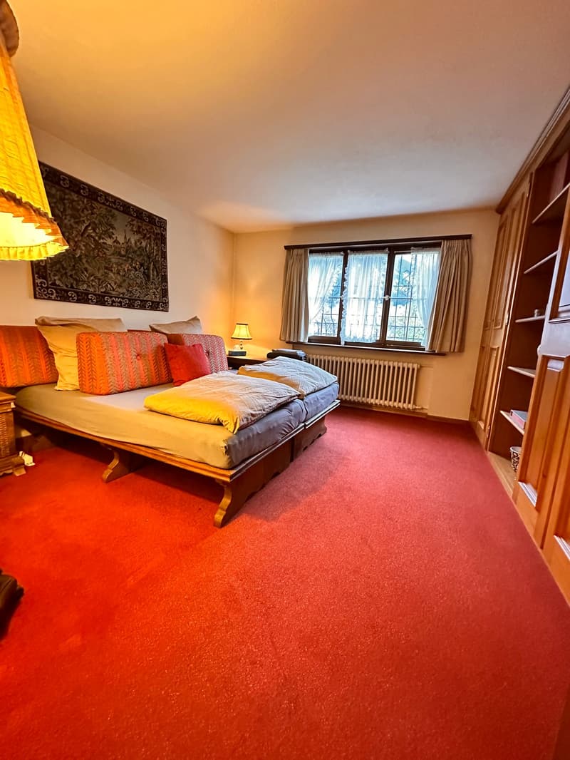 Charmantes 6-Zimmer-Chalet in ruhiger Lage von Klosters-Serneus (15)