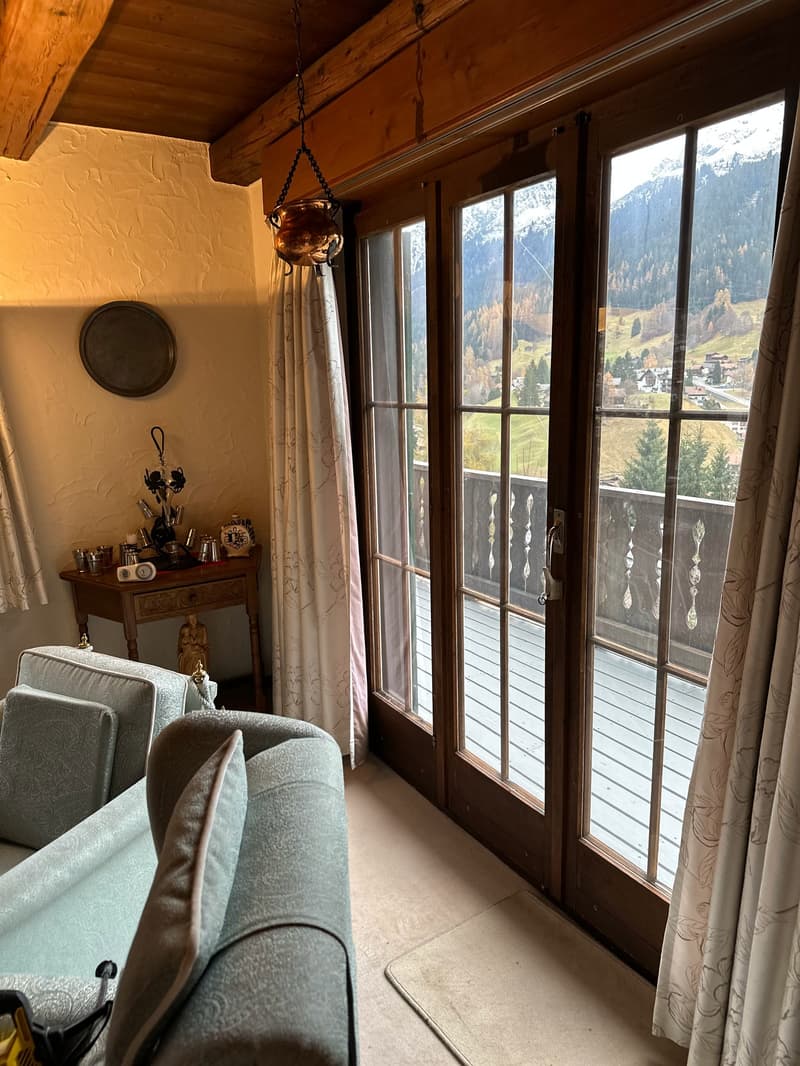 Charmantes 6-Zimmer-Chalet in ruhiger Lage von Klosters-Serneus (8)