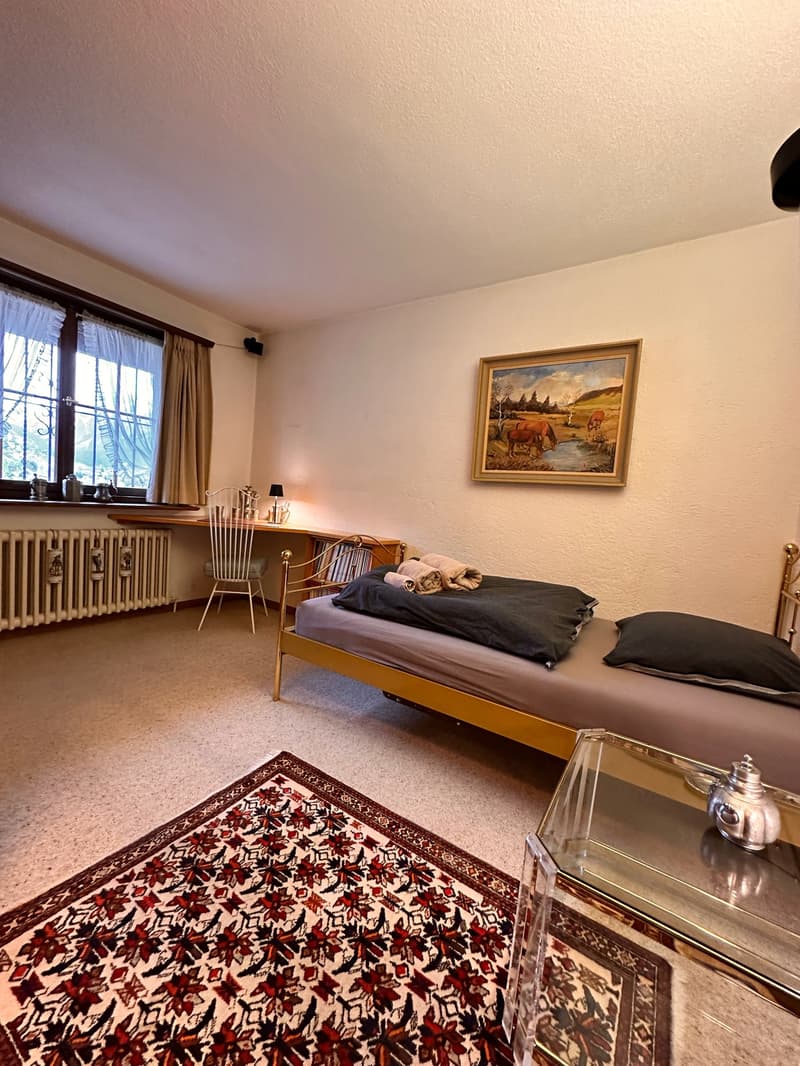 Charmantes 6-Zimmer-Chalet in ruhiger Lage von Klosters-Serneus (17)