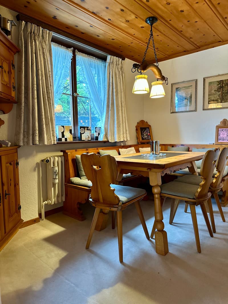 Charmantes 6-Zimmer-Chalet in ruhiger Lage von Klosters-Serneus (6)