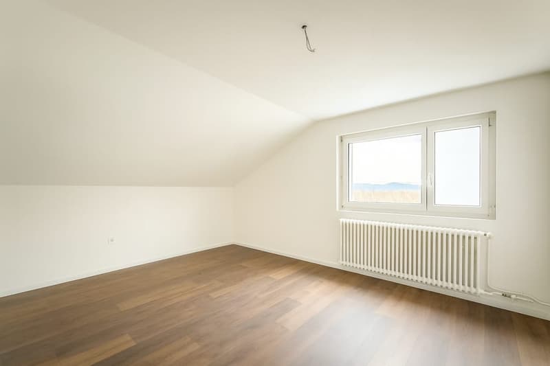 Appartement mansarde rénové de 2,5 pièces avec style à Grenchen (3)