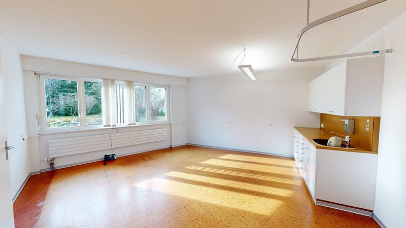 Helle Praxis-/Bürofläche 165 m² mit Parkplätzen in Wünnewil (9)