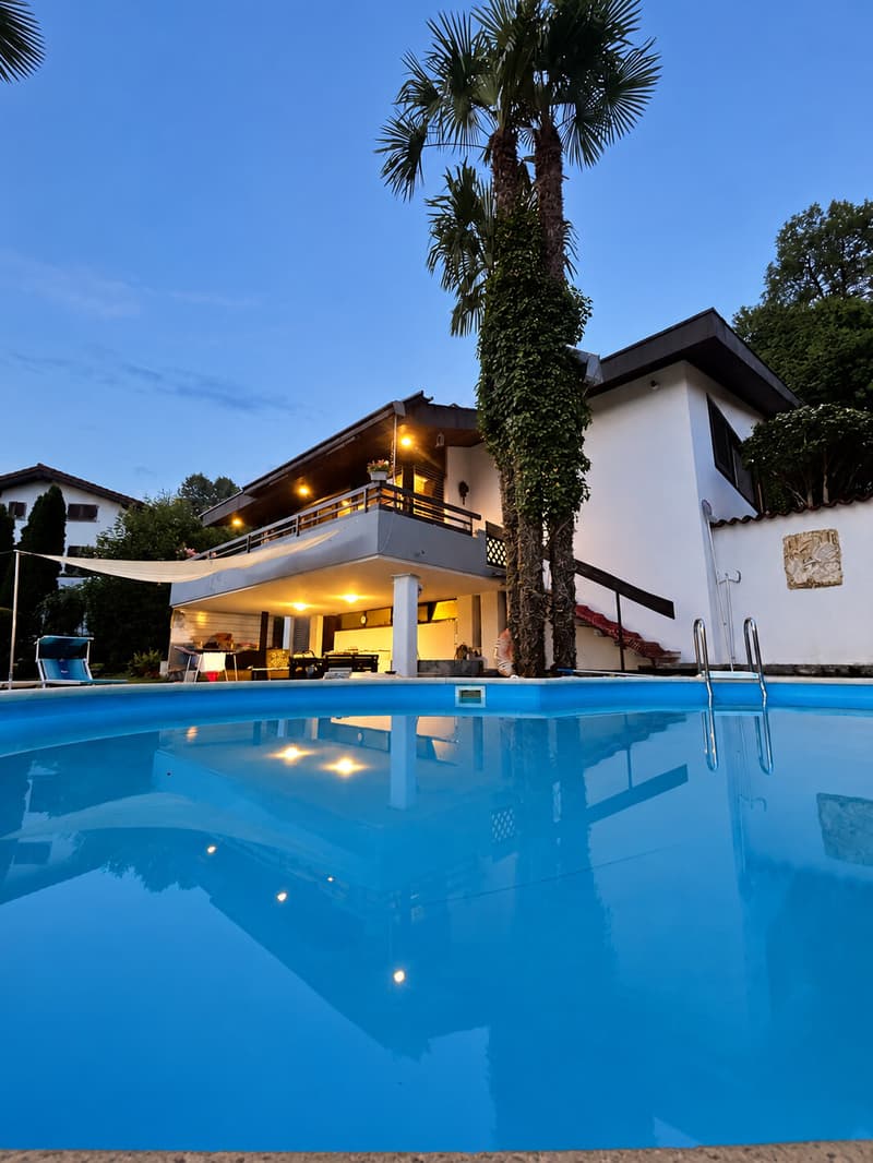 GENTILINO â VILLA CON PISCINA IN POSIZIONE ESCLUSIVA (1)
