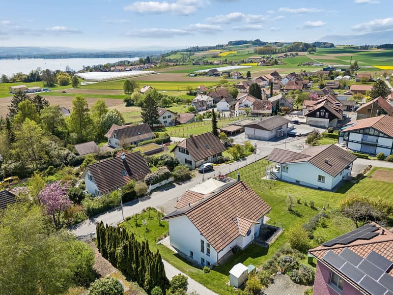 Über dem Murtensee wohnen (13)
