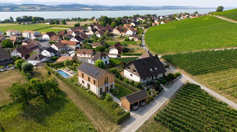Bauland-Rarität zwischen  Weinbergen, See und Broye-Kanal | Rare parcelle à bâtir entre vignobles, lac et canal de la Broye (2)