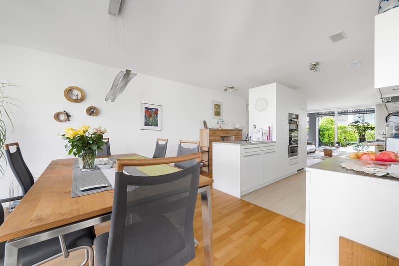Moderne 4.5-Zimmer-Erdgeschosswohnung mit eigenem Rosengarten (3)